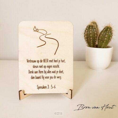Houten kaart 9x12 - Spreuken 3:5-6