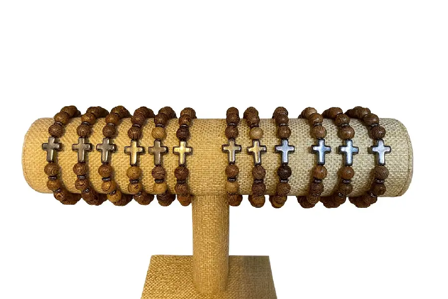 Display wood bracelet (15) hematite cros