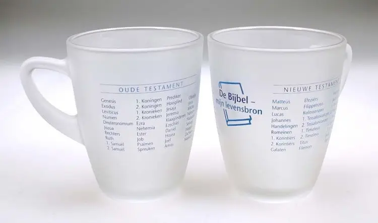 Glazen mok bijbelboeken